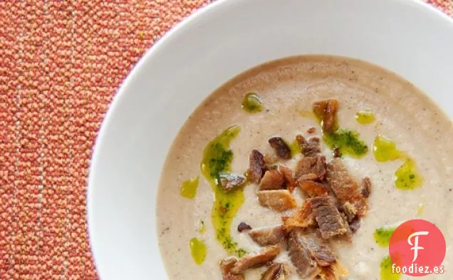 Sopa de Coliflor Asada Con Tocino y Aceite de Perejil