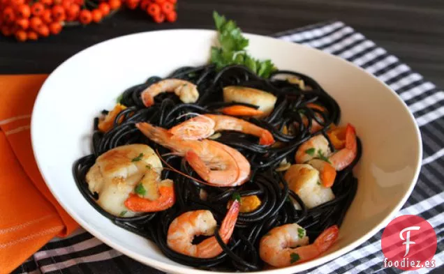 Pasta A Tinta de Calamar Con Camarones y Vieiras