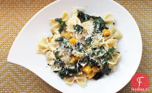 Pasta de Calabaza y Col Rizada en Sartén