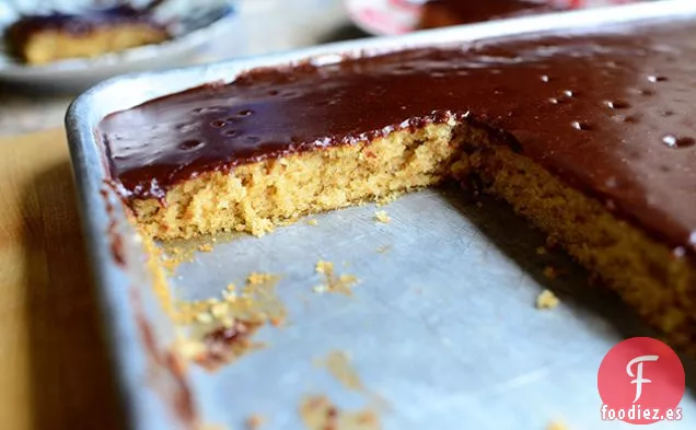 Pastel de Mantequilla de Maní con Glaseado de Chocolate