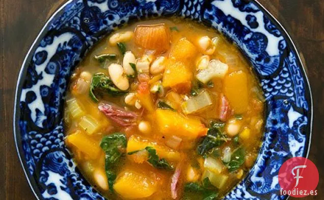 Sopa de Frijoles Blancos con Jamón, Calabaza y Acelgas