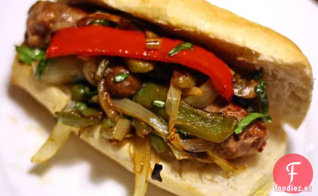 Sándwich de Salchicha Italiana Asada, Pimienta y Champiñones