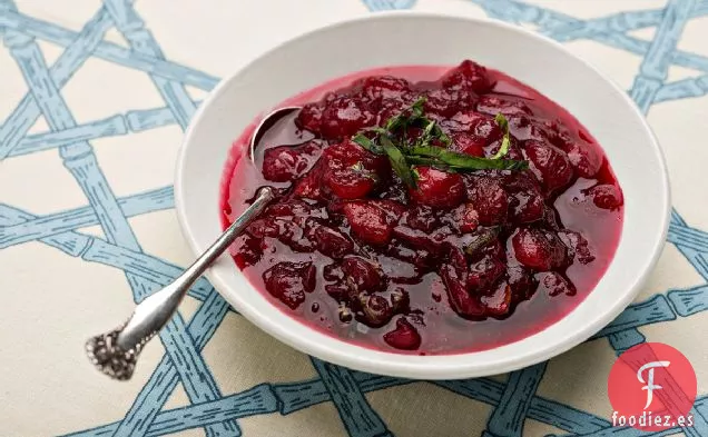 Mesa de Acción de Gracias: Receta de Salsa de Arándanos Rojos y Albahaca