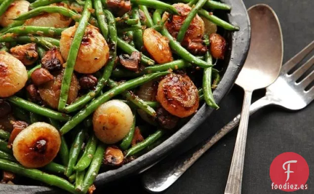Judías Verdes Salteadas Con Champiñones y Cebolla Cipollini Caramelizada