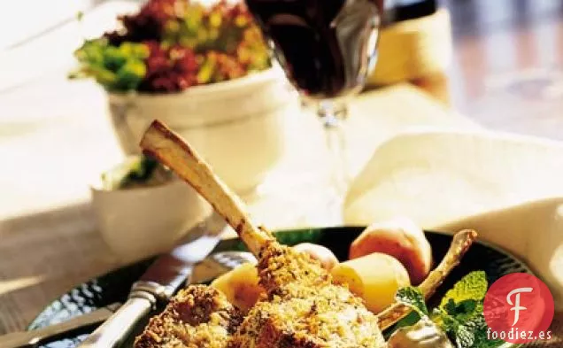 Chuletas de Cordero con Hierbas Parmesanas y Alioli de Menta