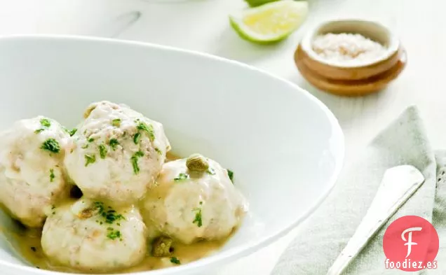 Königsberger Klopse - Albóndigas Alemanas en Salsa Cremosa de Alcaparras