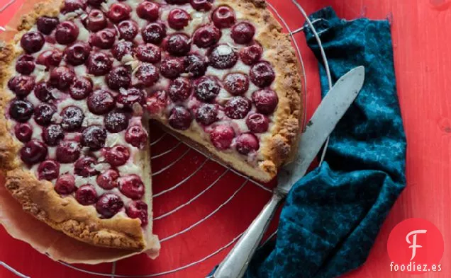 Tarta de Mazapán de Cereza y Almendras Tostadas