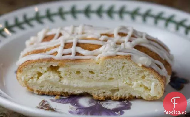 Pastel de Café Relleno de Queso Crema