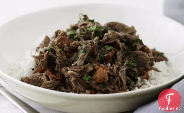 Cordero Rallado Con Tomate Y Albahaca Sobre Arroz
