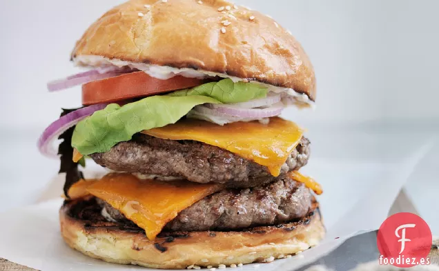 Receta de Hamburguesa Doble con Queso al Estilo de Los Ángeles de Roy Choi