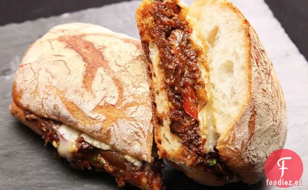 Rabo de Toro Estofado y Sándwiches de Gruyère