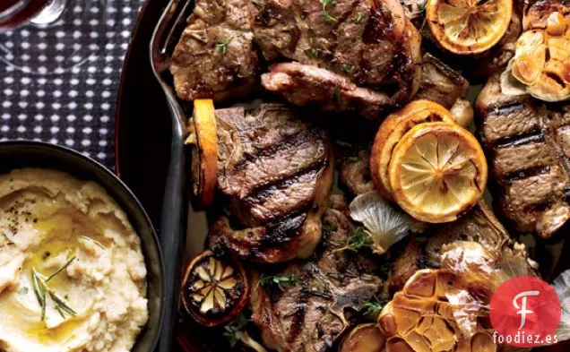 Chuletas de Cordero a la Parrilla con Ajo Asado