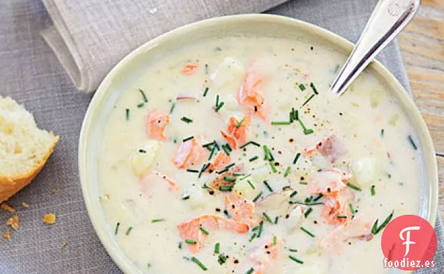 Sopa de Salmón con Cebollino