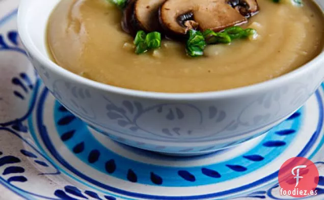 Sopa de Chirivía Asada y Ajo con Champiñones