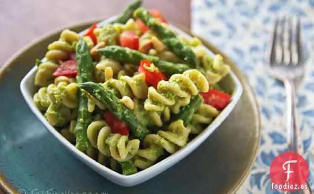 Ensalada de Pasta al Pesto de Espárragos