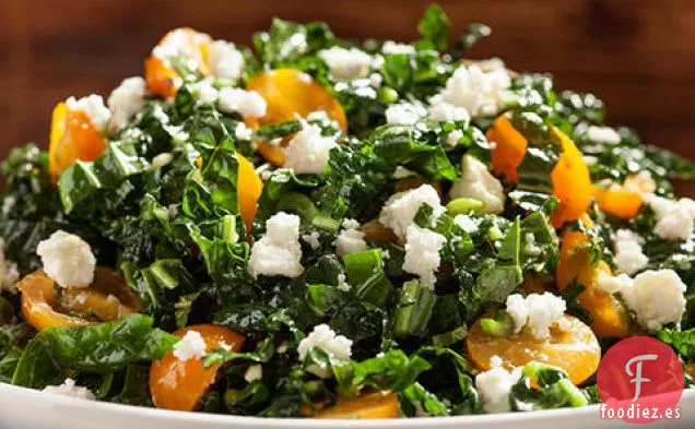 Ensalada de Col Rizada, Tomates, Queso Feta y Menta Rallada