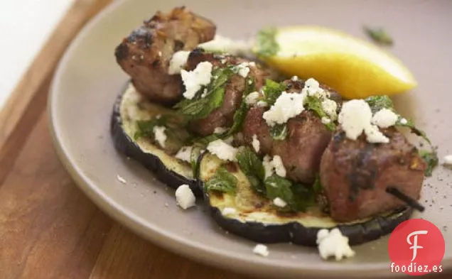 Cordero A La Parrilla Con Berenjena, Menta Y Queso Feta