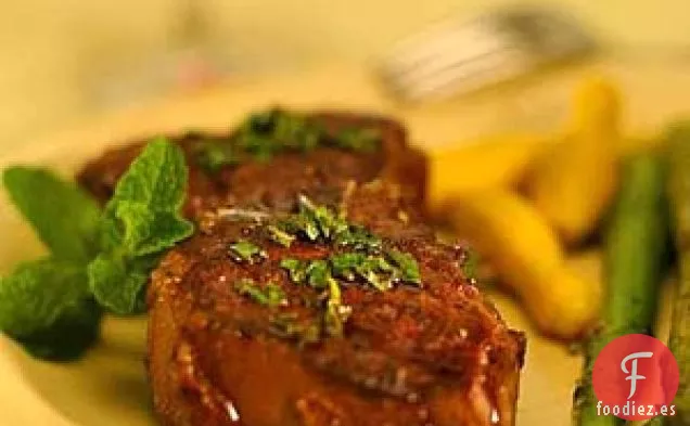 Cordero Asado Con Salsa De Menta Fresca