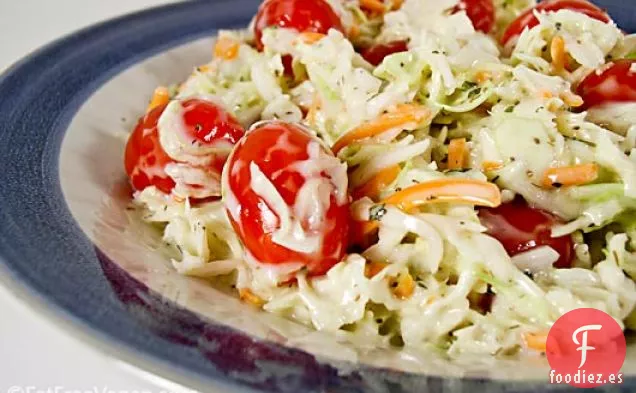 Ensalada de Col Cremosa con Hierbas