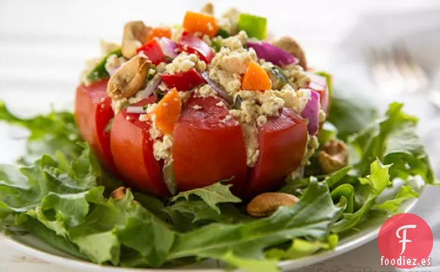 Ensalada de Tofu Colorida con Albahaca y Anacardos