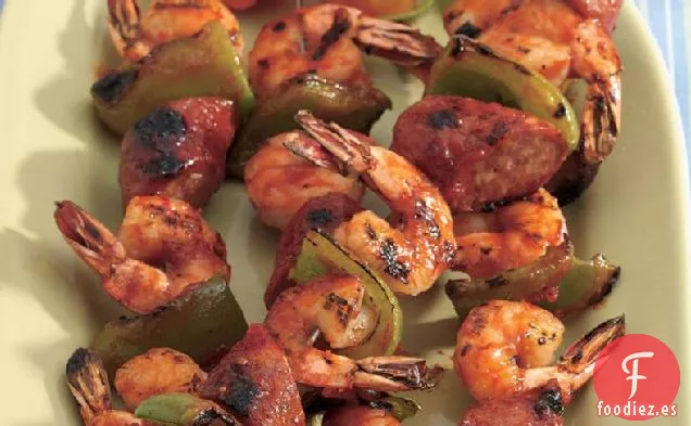 Brochetas de Camarones y Salchichas a la Parrilla