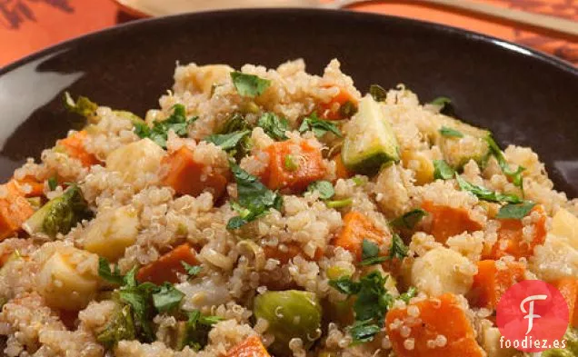 Ensalada Tibia de Quinua con Verduras de Otoño Asadas y Aderezo de Cebolleta y Jengibre
