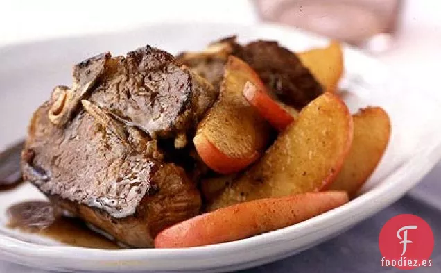 Chuletas de Cordero con Manzanas Salteadas
