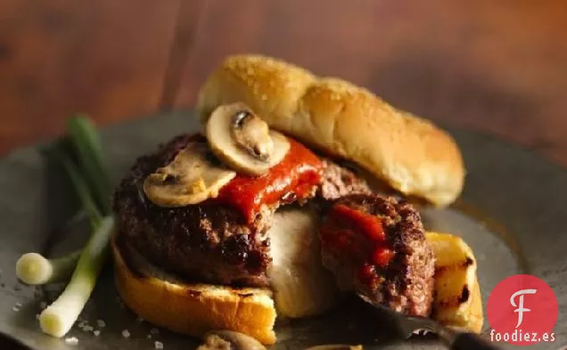 Hamburguesas de Pizza Rellenas de Champiñones con Mozzarella