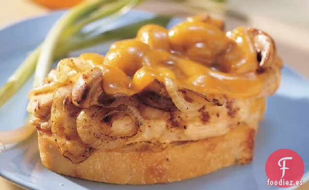 Sándwiches de Filete de Pollo y Queso Cheddar a la Parrilla