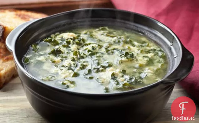 Sopa de Huevo con Col Rizada y Parmesano (Stracciatella)