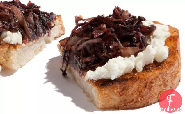 Bruschetta de Achicoria Salteada y Queso de Cabra