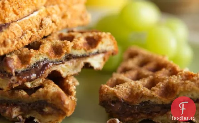 Sándwiches de Gofres Rellenos de Tostadas Francesas de Canela
