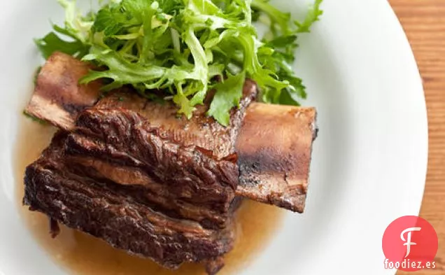 Costillas con Ensalada de Frisée y Perejil