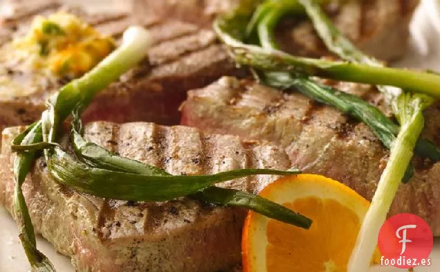 Filetes de Atún a la Parrilla con Cebollas Verdes y Mantequilla de Naranja