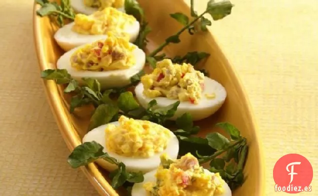 Huevos rellenos con una patada