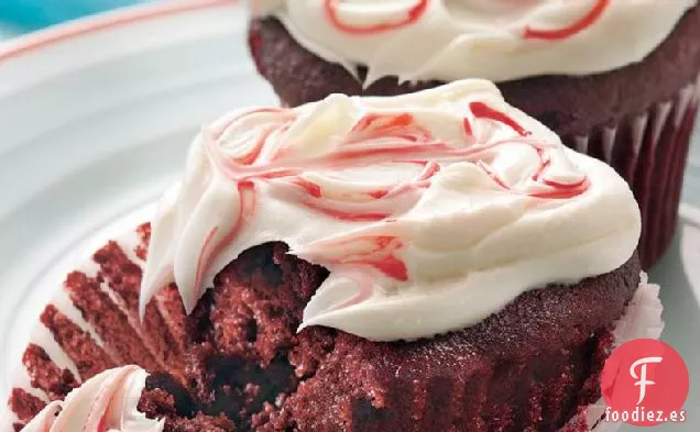 Cupcakes de Terciopelo Rojo con Glaseado de Queso Crema