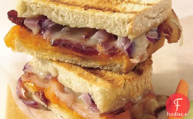 Sándwiches de Doble Queso y Tocino a la Parrilla