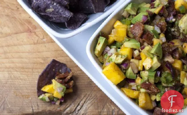 Salsa de Mango y Aguacate con Tocino Picante