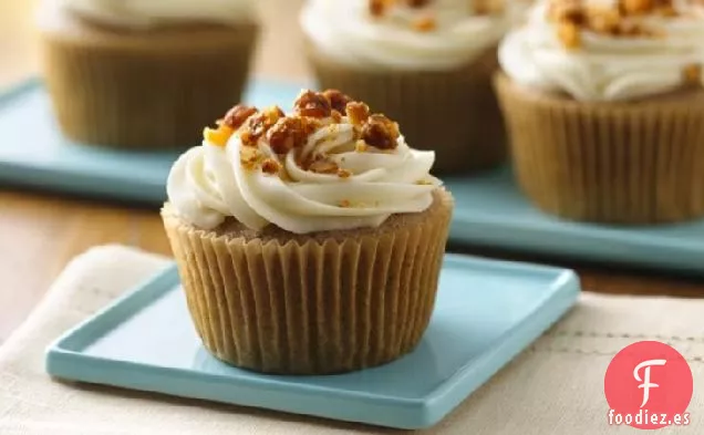 Magdalenas de Especias de Manzana sin Gluten con Glaseado de Queso Crema de Arce y Nueces Confitadas