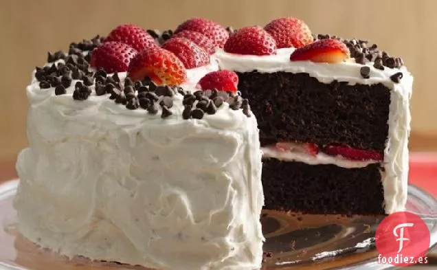 Pastel de Fresa de Chocolate con Glaseado Esponjoso