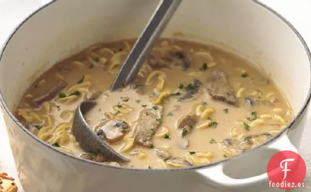 Sopa Cremosa de Ternera, Champiñones y Fideos