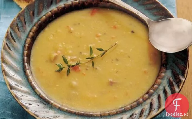 Sopa de Guisantes Dorados y Jamón de Cocción Lenta