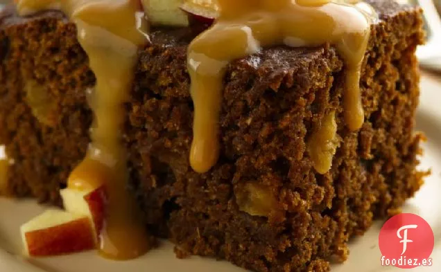 Pastel de Jengibre con Aderezo de Manzana y Caramelo