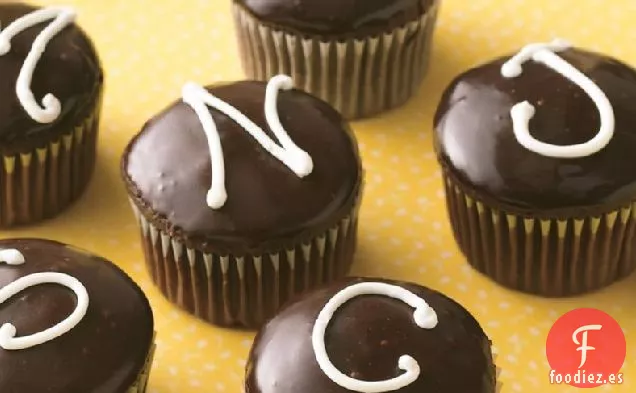 Cupcakes Rellenos de Crema con Monograma