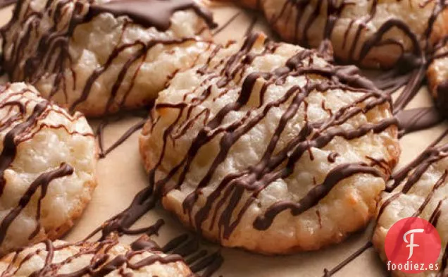 Macarrones de Coco Rociados con Chocolate