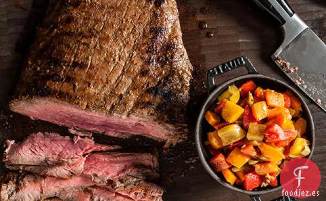 Bistec a la Parrilla Marinado con Balsámico y Condimento de Pimiento Morrón