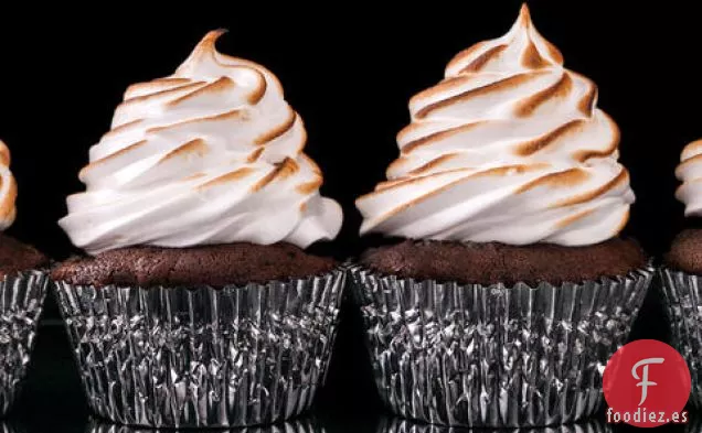 Cupcakes de Chocolate con Glaseado de Malvavisco Tostado