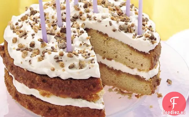 Pastel de Cumpleaños de Pacanas Con Mantequilla Rellena de Crema