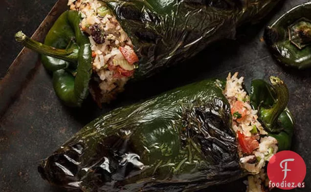 Poblanos Rellenos con Frijoles Negros y Queso