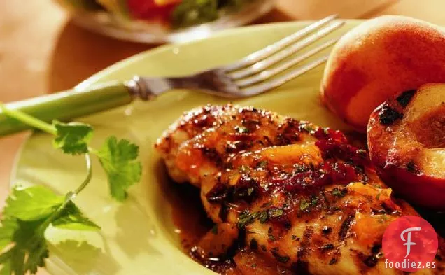 Pollo a la Parrilla con Glaseado de Chipotle y Melocotón